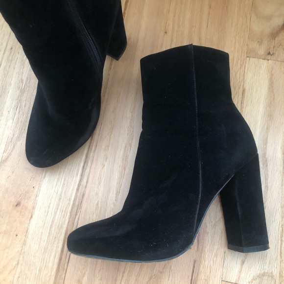 ***SOLD*** Black faux suede ankle booties - Picture 5 of 10
